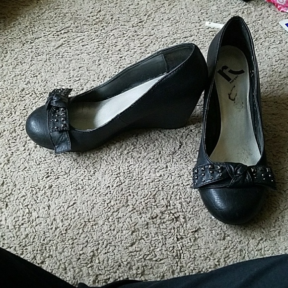 Shoes - Picture 2 of 3